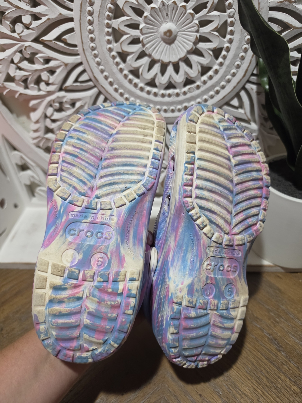 Crocs Classic Tie-Dye Clogs Kids Size 5 Pink Blue Purple Swirl - Picture 4 of 5